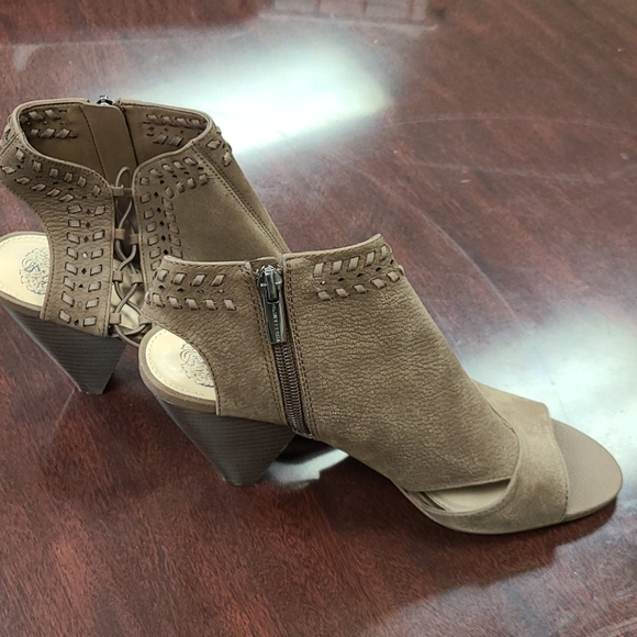 Vince Camuto Shoes - Vince Camuto Open Toe Chunk Heel Shoes 8.5